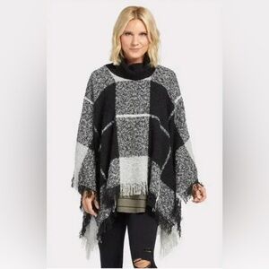 *NWT* Michael Stars from Evereve Black and White Even Better Poncho, One Size